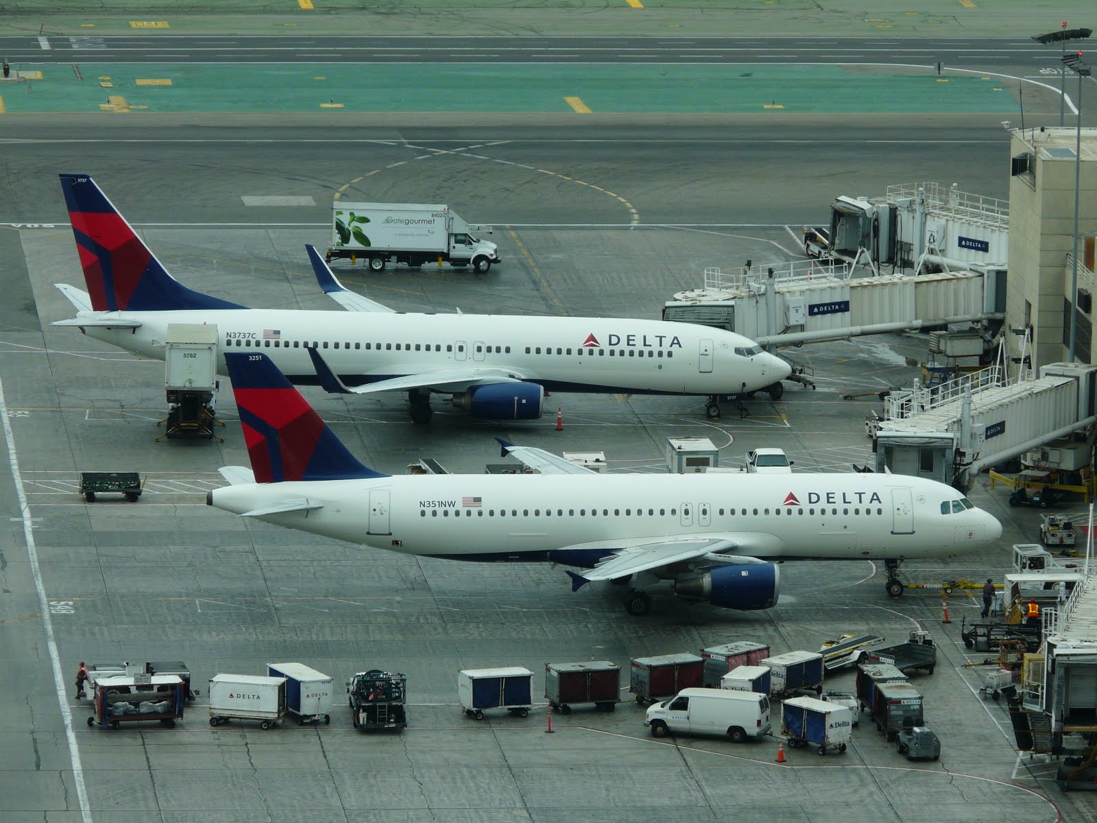 NEWS Delta Shuttle Launches from Seattle - AIRLIVE