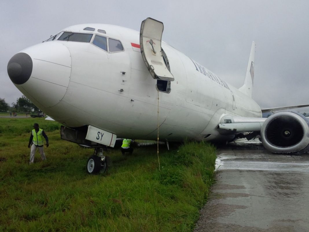 BREAKING Trigana Air Boeing 737-300F skidded off the runway at Wamena ...