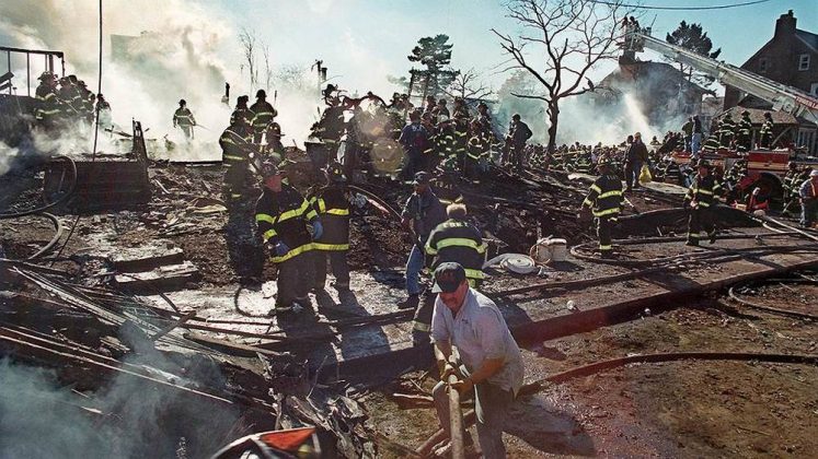 #OnThisDay in 2001, American Airlines Flight 587 crashes in Queens, New