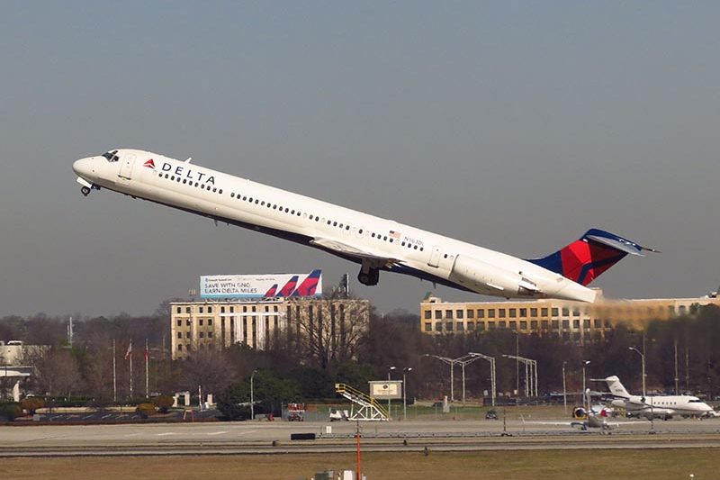 Delta flight DL1474 to Cleveland makes emergency landing due to engine