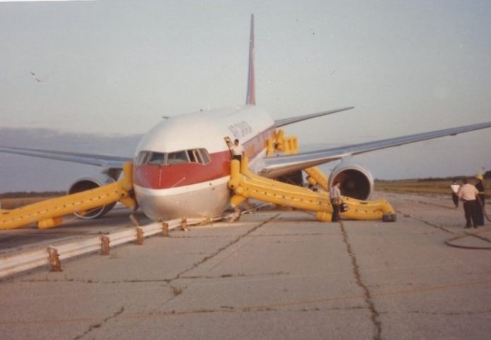 OnThisDay In 1983 Air Canada Flight 143 Glided Safely To Gimli   Rsz 19677347 14571273743515 696x482 