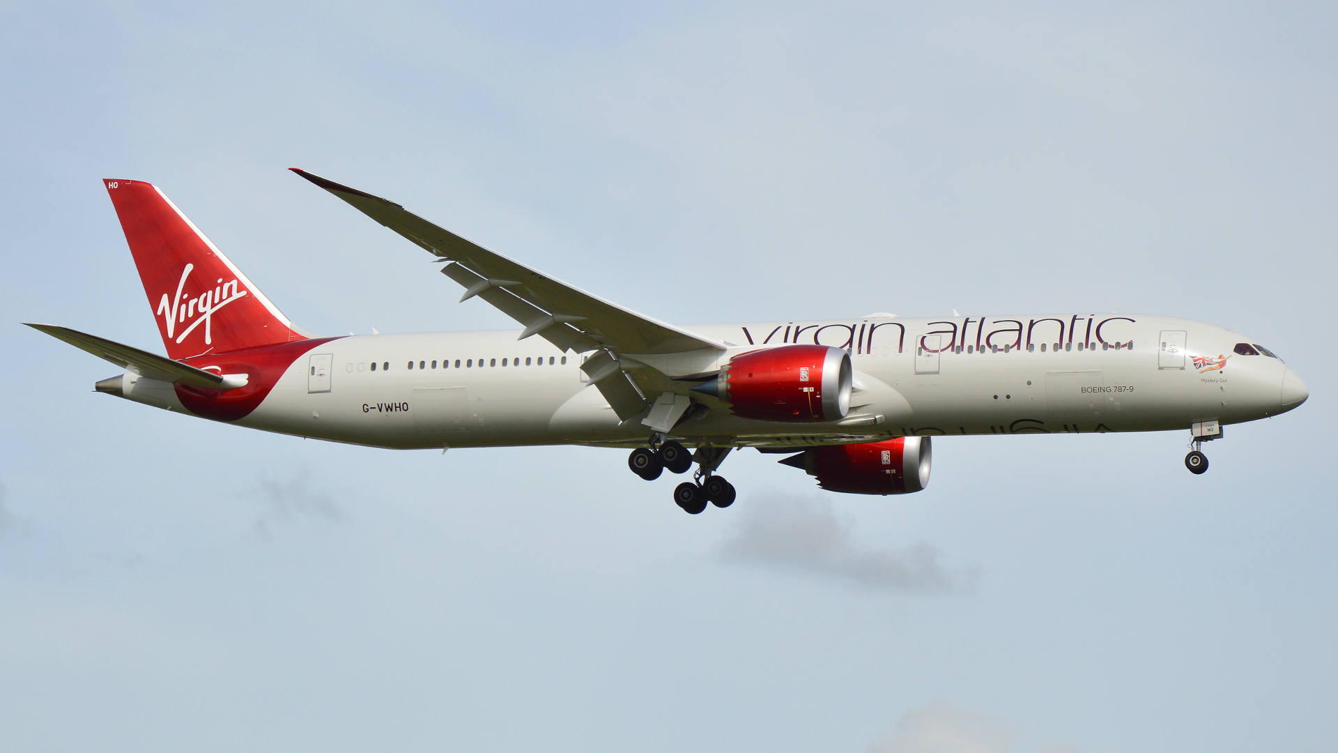 INCIDENT A drone came within 10 feet of a Virgin Atlantic Dreamliner on approach to London Heathrow Airport AIRLIVE