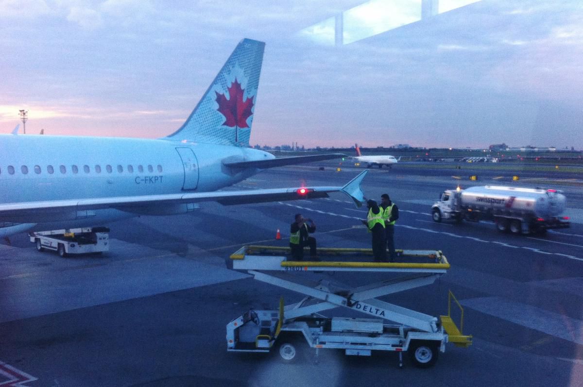 ALERT Air Canada A320 wingtip damaged by another plane while on