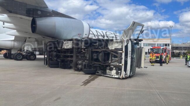 Lufthansa Airbus A340 hit by ground handling truck at Frankfurt airport
