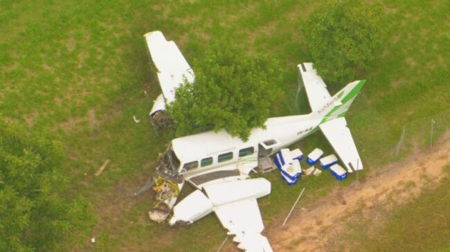 The Pilot of a Piper PA-31-350 Navajo Chieftain aircraft miraculously escaped after the cockpit was severely damaged during a crashed landing in Australia. | Photo: Credits to source