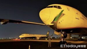 An accident was reported in the tractor operation of Evergreen Hangqin, which caused the wing tip of the B-16227 to hit the nose of the B-16740. (Photo/Courtesy of Reader)