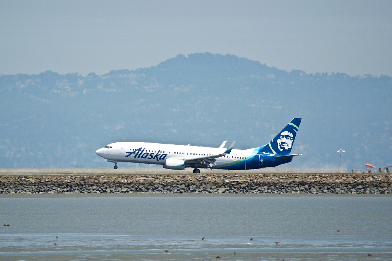 REPORT Two Alaska Airlines Boeing 737 tail strike incidents were caused by a software glitch
