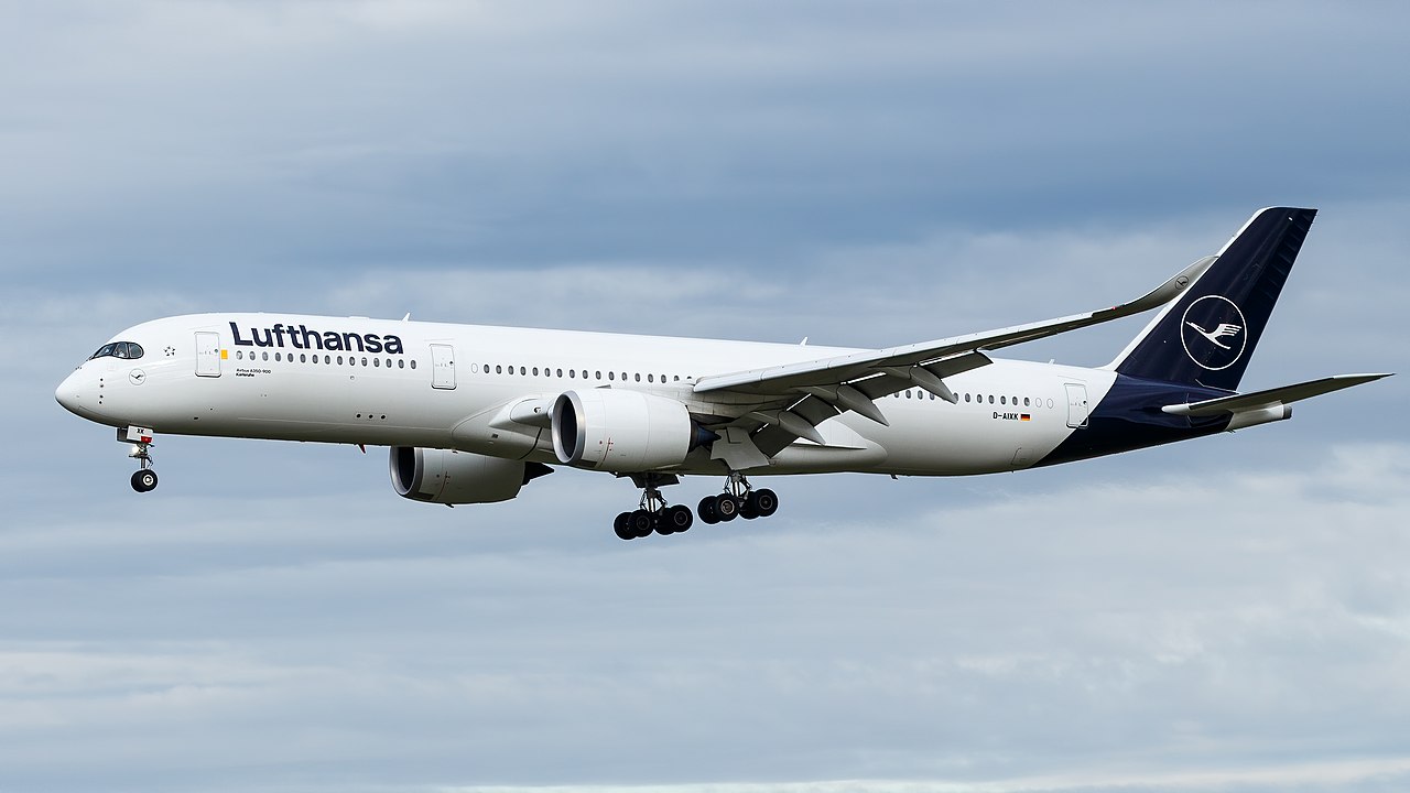 Lufthansa A350 #LH474 to Montreal declared an emergency and 