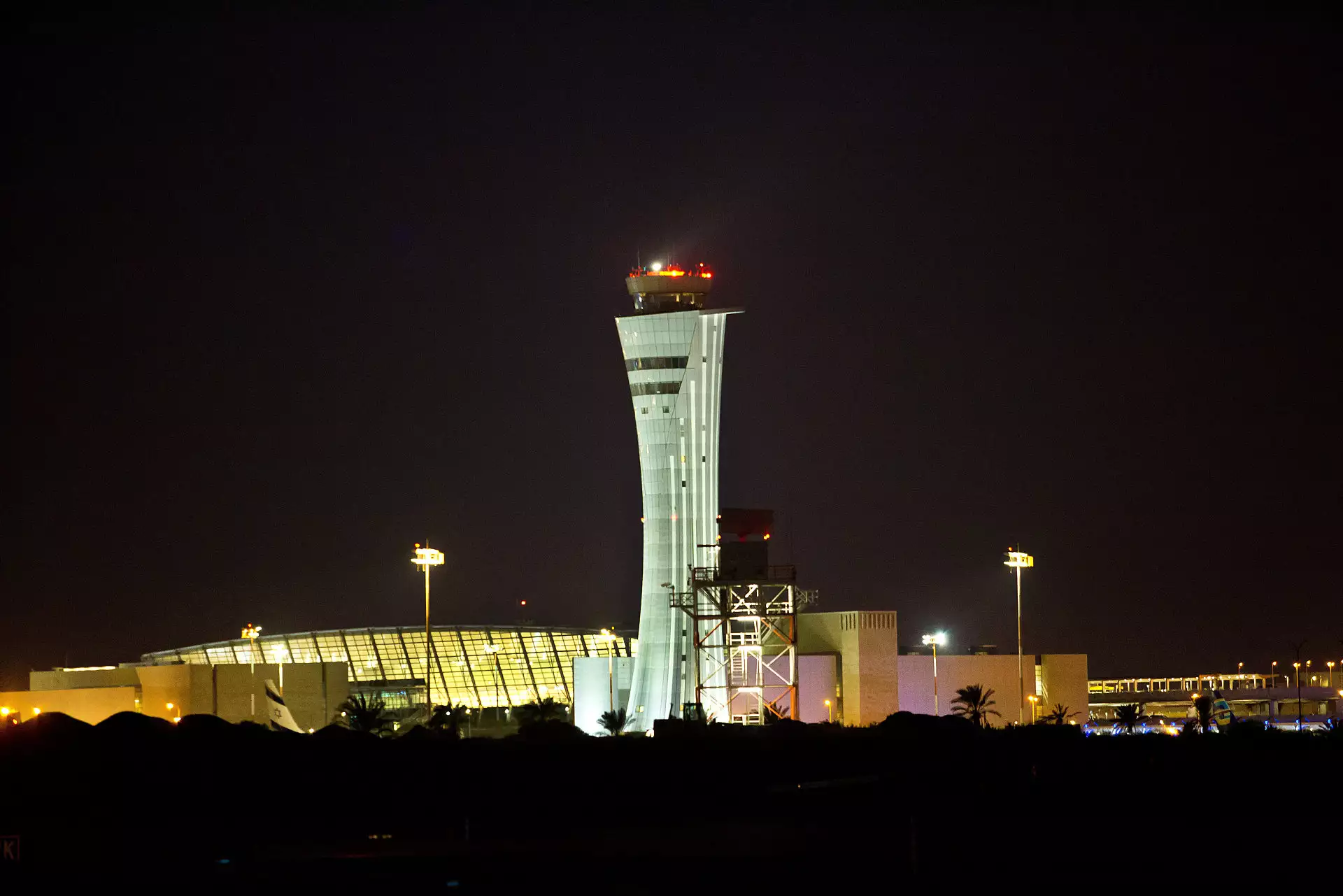 Flight operations temporarily suspended tonight at Tel Aviv airport
